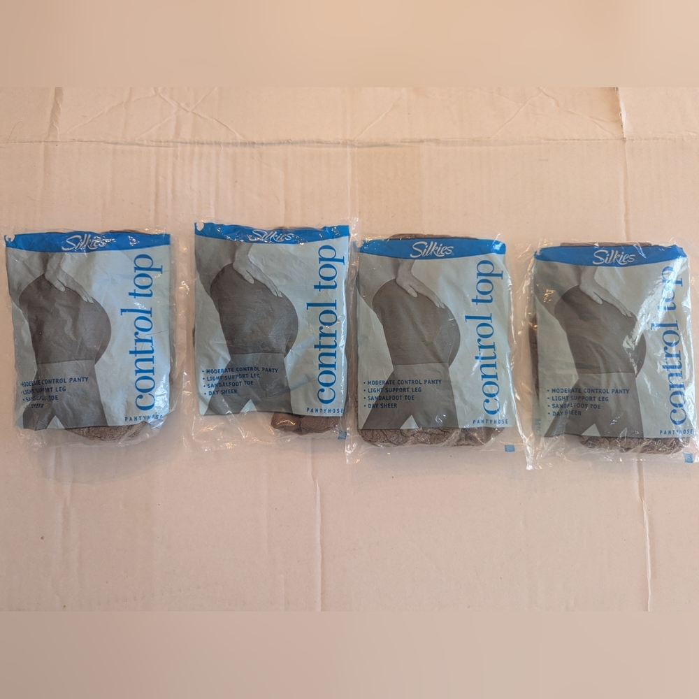 Lot Of 4 Silkies Control Top Pantyhose (2009) Medium‎ -Beige/Honey 070202 Sheer